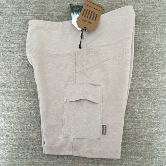 Avalanche Outdoor Supply Co High Waisted biker shorts Size Medium NWT. - Picture 4 of 8